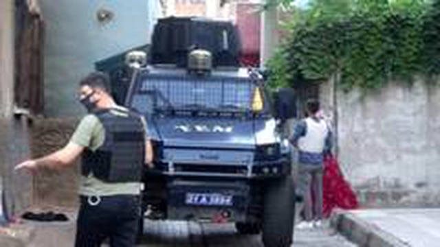 Diyarbakır'da pazar yeri kavgasında silahlar konuştu: 12 yaralı Diyarbakır'da pazar yeri kavgasında silahlar konuştu: 12 yaralı