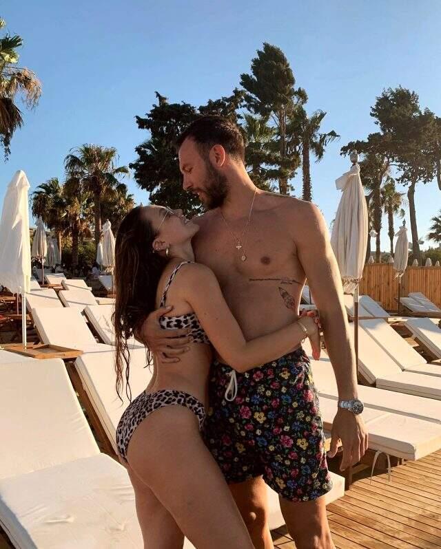 Duygu Özaslan, yeni sevgilisiyle fotoğraf paylaşmadan duramıyor