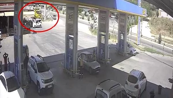 El frenini çekmeyi unutan kamyon şoförü, tekerleğin altında kalarak can verdi El frenini çekmeyi unutan kamyon şoförü, tekerleğin altında kalarak can verdi