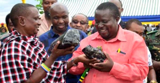 Tanzanyalı madenci, 2 ay içinde değeri milyon dolarları bulan üçüncü Tanzanit taşını buldu