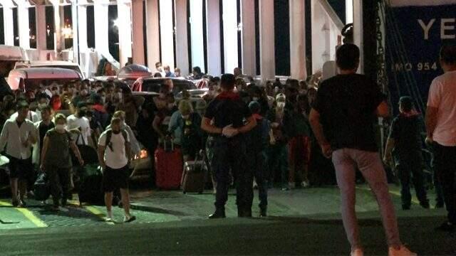 Yüzlerce yolcu taşıyan feribot, denizin ortasında arıza yaptı! Kaptanla ilgili iddia ortalığı karıştırdı