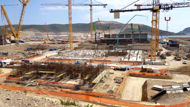 Akkuyu Nükleer Güç Santrali'nin Türkiye ekonomisine 70 milyar dolar vergi geliri sağlaması öngörülüyor
