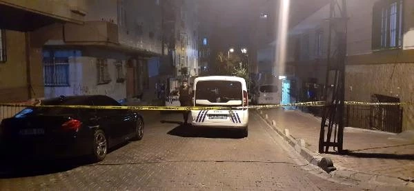 İstanbul'da iki grup arasındaki silah kavga kanlı bitti: 1'i çocuk 2 kişi yaralandı
