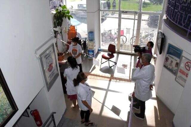 Akademisyen, kızına sağlık raporu vermeyen doktorlara saldırdı