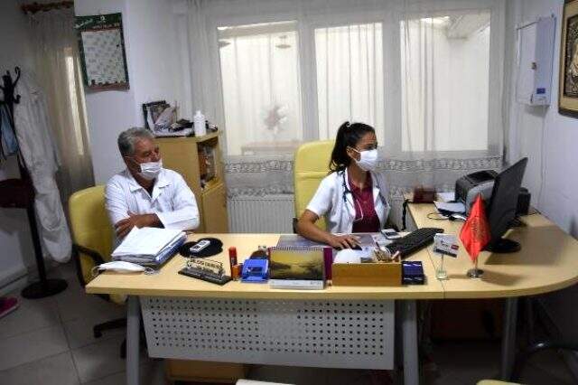 Akademisyen, kızına sağlık raporu vermeyen doktorlara saldırdı