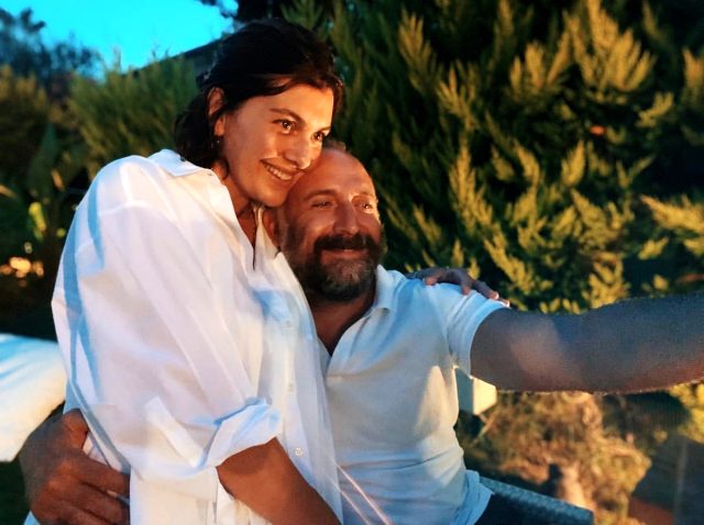Halit Ergenç ve Bergüzar Korel, evliliklerinin 11. yılını yakın dostlarıyla kutladı