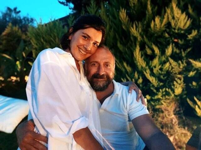 Halit Ergenç ve Bergüzar Korel, evliliklerinin 11. yılını yakın dostlarıyla kutladı