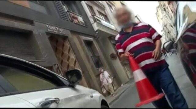 Bakırköy ve Beyoğlu'nda değnekçilik yapan 4 kişi gözaltına alındı