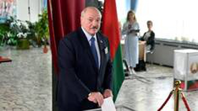 Belarus'ta seçimler: Çeyrek asırdır iktidarda olan Devlet Başkanı Lukaşenko son yıllardaki en büyük...