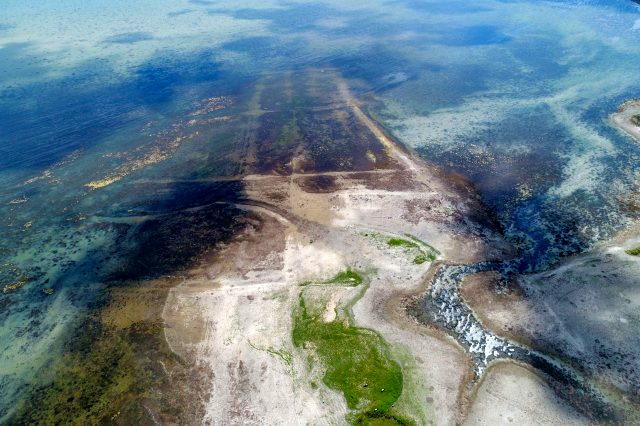 Büyükçekmece Gölü'nde yaşanan kuraklık drone ile havadan görüntülendi