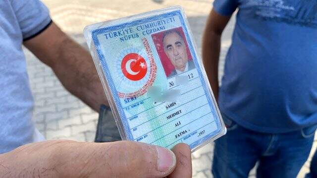 İskenderun'da cenazeler karıştı: Türk vatandaşın naaşı Suriyeli aile tarafından teslim alınınca gerginlik yaşandı İskenderun'da cenazeler karıştı: Türk vatandaşın naaşı Suriyeli aile tarafından teslim alınınca gerginlik yaşandı