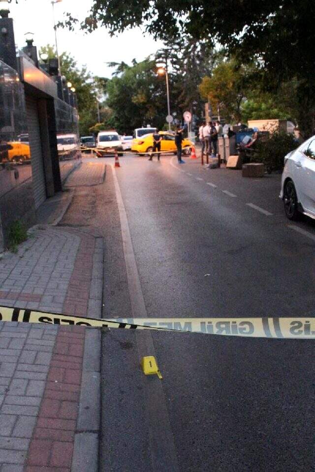 Etiler'de değnekçiler arasındaki otopark kavgası kanlı bitti Etiler'de değnekçiler arasındaki otopark kavgası kanlı bitti