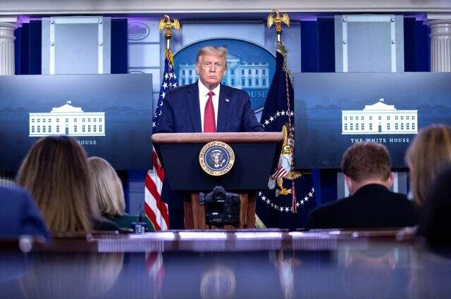 ABD Başkanı Trump basın toplantısı düzenlediği sırada Gizli Servis tarafından salondan çıkarıldı ABD Başkanı Trump basın toplantısı düzenlediği sırada Gizli Servis tarafından salondan çıkarıldı