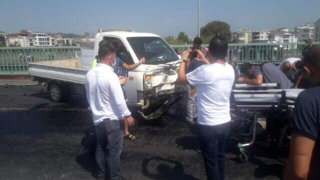 Akraba olan iki sürücü, köprüde trafik kazasına karıştı: 2 yaralı