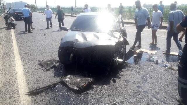 Akraba olan iki sürücü, köprüde trafik kazasına karıştı: 2 yaralı