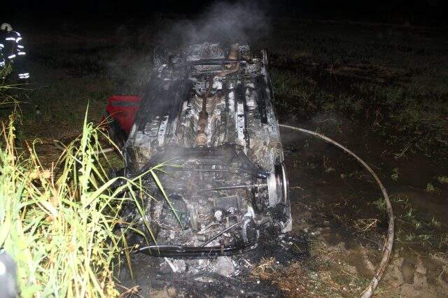 Kaza sonrası alev topuna dönen otomobilde sürücü yanarak hayatını kaybetti Kaza sonrası alev topuna dönen otomobilde sürücü yanarak hayatını kaybetti