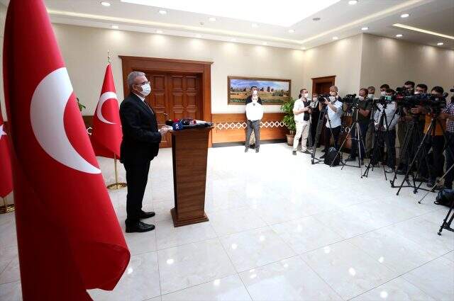 Diyarbakır'da Kovid-19 tedbirlerine uymayan iş yerlerinin girişine yazı asılacak