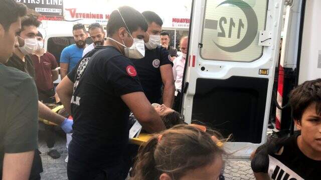 Köpekten kaçayım derken araba çarptı! Küçük çocuğun zor anları kamerada Köpekten kaçayım derken araba çarptı! Küçük çocuğun zor anları kamerada