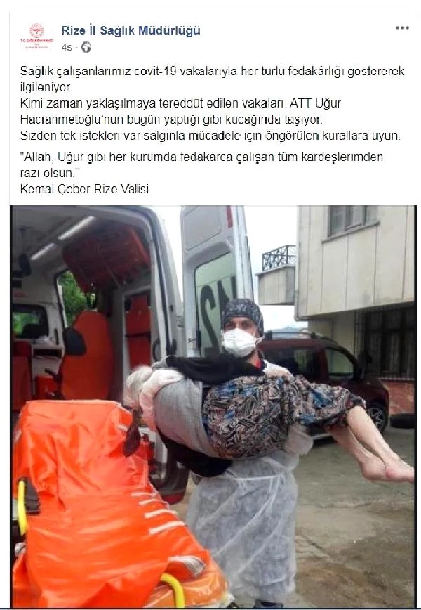 Sağlık çalışanı, yakınlarının dokunmaya korktuğu yaşlı kadını kucağına alarak eve taşıdı