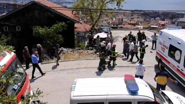 Son dakika: Kocaeli'de jandarmaları taşıyan midibüs ile otomobil çarpıştı! Çok sayıda yaralı var