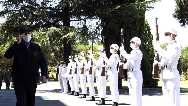 Son Dakika: Yunanistan'a net mesaj! Hulusi Akar ve komuta kademesi Donanma Komutanlığı'nda incelemelerde bulunuyor