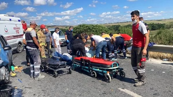 İki otomobilin kafa kafaya çarpıştığı kazada yol, can pazarına döndü: 4'ü çocuk 8 yaralı