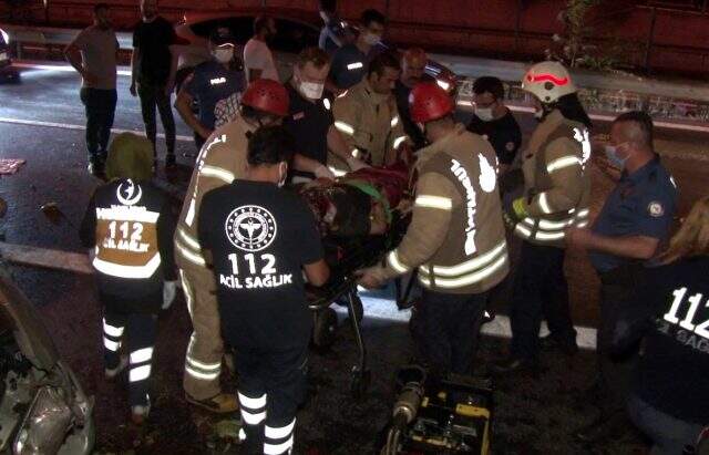 Kaza sonrası olay yerine gelen bekçinin bayrak hassasiyeti görenleri duygulandırdı