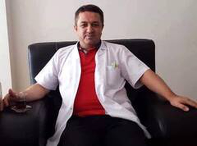 Sevilen doktor Abdurrahman Demir, koronadan hayatını kaybetti Sevilen doktor Abdurrahman Demir, koronadan hayatını kaybetti