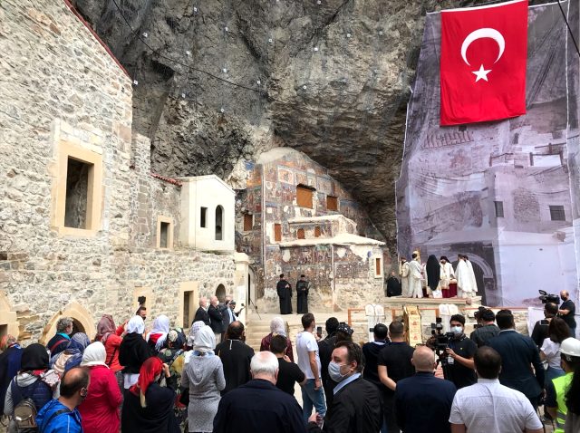 Sümela Manastırı'nda 5 yıl aradan sonra ilk ayin! Erdoğan'a teşekkür etmeyi unutmadılar