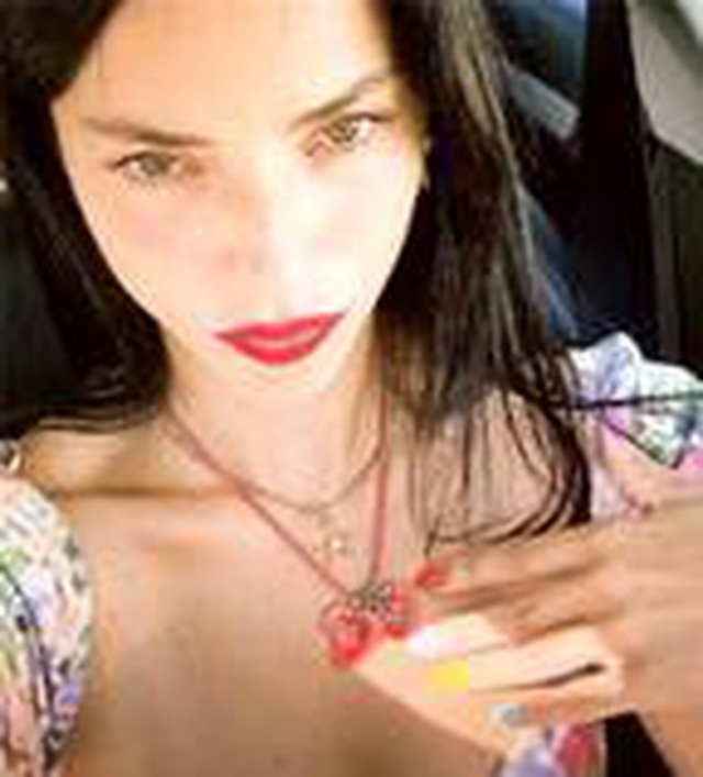  <a class='keyword-sd' href='/merve-bolugur/' title='Merve Boluğur'>Merve Boluğur</a>'un aşkı boynunda!