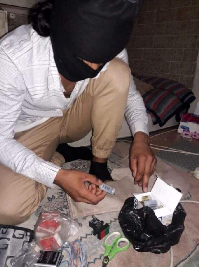 Bursa'da yakalanan DEAŞ'lının bomba yaparken fotoğrafı ortaya çıktı Bursa'da yakalanan DEAŞ'lının bomba yaparken fotoğrafı ortaya çıktı