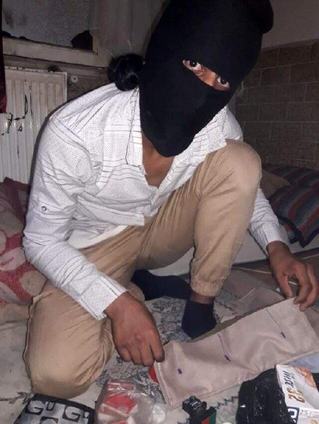 Bursa'da yakalanan DEAŞ'lının bomba yaparken fotoğrafı ortaya çıktı Bursa'da yakalanan DEAŞ'lının bomba yaparken fotoğrafı ortaya çıktı
