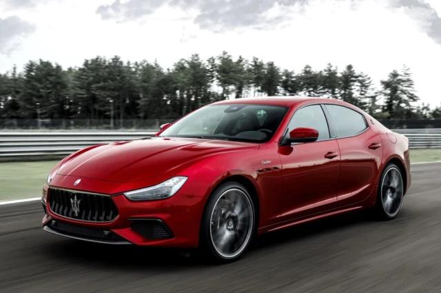 Maserati'nin en hızlı sedanları: Ghibli ve Quattroporte Trofeo