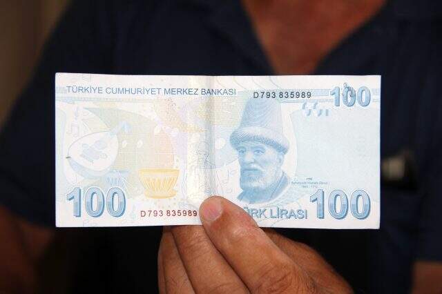 Mersinli vatandaş, hatalı basım 100 lira için koleksiyonerlerden teklif bekliyor