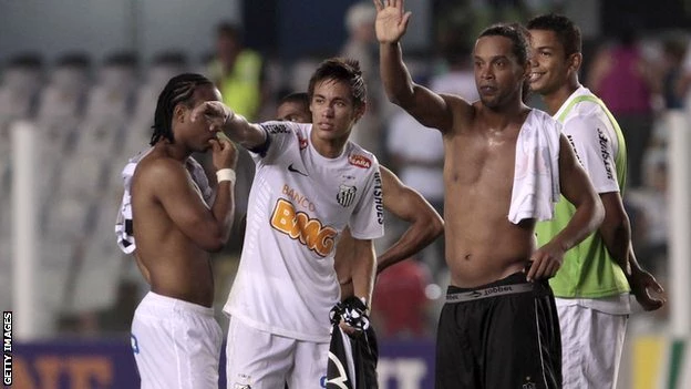 Ronaldinho: Brezilya ve Barcelona'nın yıldızlığından cezaevine