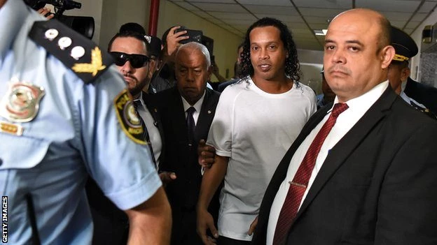 Ronaldinho: Brezilya ve Barcelona'nın yıldızlığından cezaevine