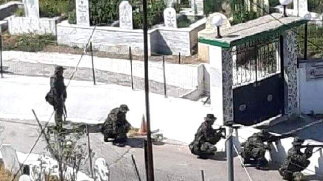 Türk köyünde tatbikat düzenleyen Yunan komandolarının fotoğrafları medyaya yansıdı Türk köyünde tatbikat düzenleyen Yunan komandolarının fotoğrafları medyaya yansıdı