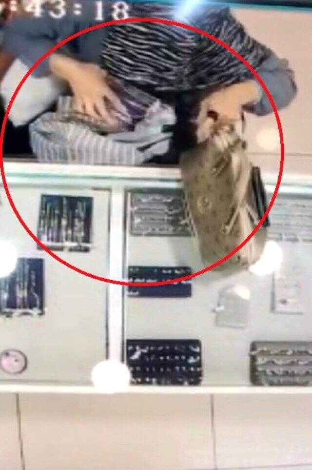 32 bin TL'lik altın çalan suç makinesi hızsız, kendisini yakalayan polisleri tebrik etti 32 bin TL'lik altın çalan suç makinesi hızsız, kendisini yakalayan polisleri tebrik etti