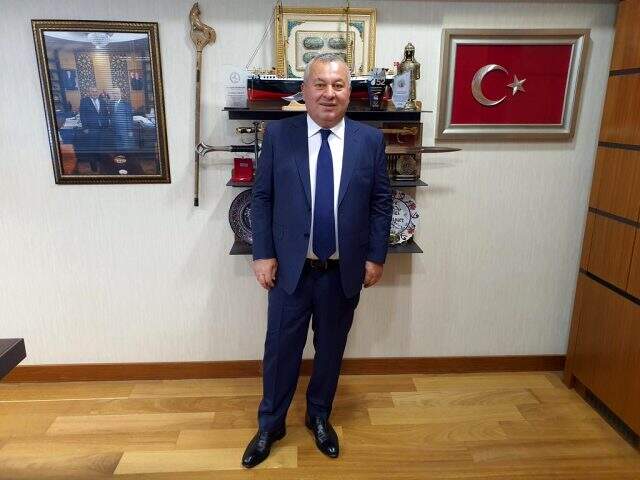 MHP'den ihraç edilen Cemal Enginyurt Meclis'teki makam odasından Devlet Bahçeli'nin fotoğrafını kaldırdı