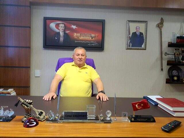 MHP'den ihraç edilen Cemal Enginyurt Meclis'teki makam odasından Devlet Bahçeli'nin fotoğrafını kaldırdı