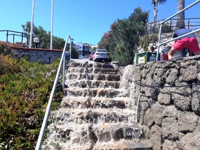 Bodrum'da yollar dereye duvarlar şelaleye döndü