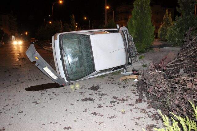 Son dakika haberleri! Kaza yaptığı otomobilini olay yerinde bırakıp gitti Son dakika haberleri! Kaza yaptığı otomobilini olay yerinde bırakıp gitti