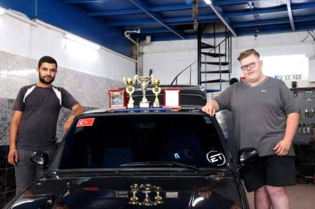 Edirneli genç, hurdacıdan 700 liraya aldığı otomobili modifiye edip 45 bin liraya Almanya'ya sattı Edirneli genç, hurdacıdan 700 liraya aldığı otomobili modifiye edip 45 bin liraya Almanya'ya sattı