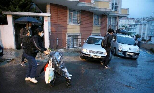 İstanbul Gaziosmanpaşa'da toprak kayması nedeniyle bir bina tahliye edildi İstanbul Gaziosmanpaşa'da toprak kayması nedeniyle bir bina tahliye edildi