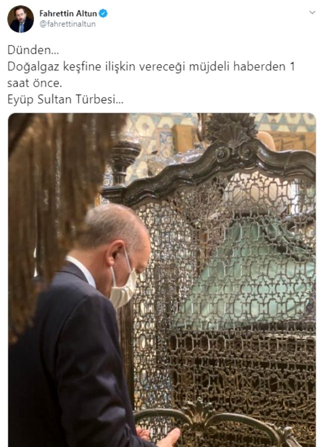 Fahrettin Altun, Erdoğan'ın müjdeyi açıklamadan 1 saat önce Eyüp Sultan'da dua ettiği anları paylaştı
