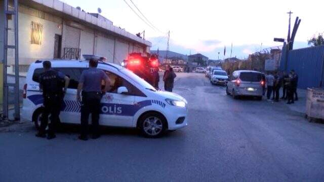 İş yerinde uzun namlulu hırsızların olduğu ihbarı üzerine harekete geçen Özel Harekat polisleri, kapıyı kırınca şaşkına döndü İş yerinde uzun namlulu hırsızların olduğu ihbarı üzerine harekete geçen Özel Harekat polisleri, kapıyı kırınca şaşkına döndü