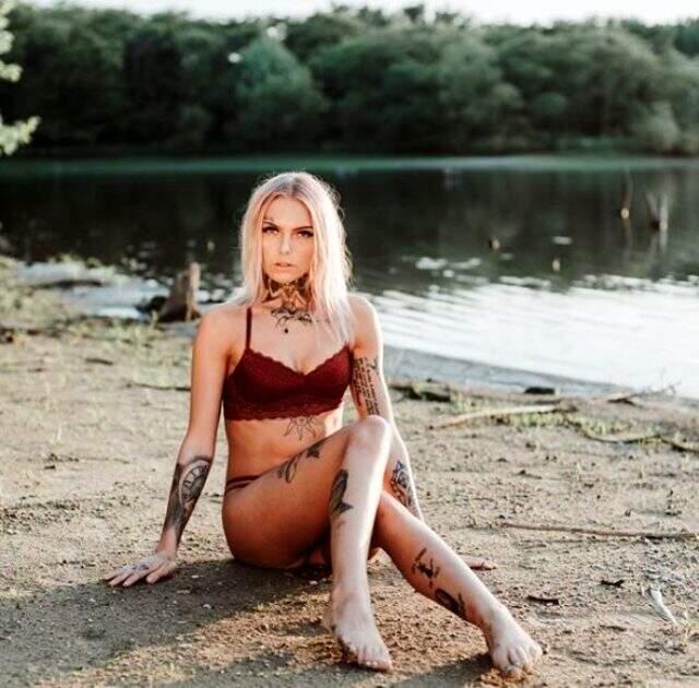 Yaşadığı tecavüzden dolayı çocuk sahibi olamayacağını öğrenen model Daisy Coleman, canına kıydı Yaşadığı tecavüzden dolayı çocuk sahibi olamayacağını öğrenen model Daisy Coleman, canına kıydı