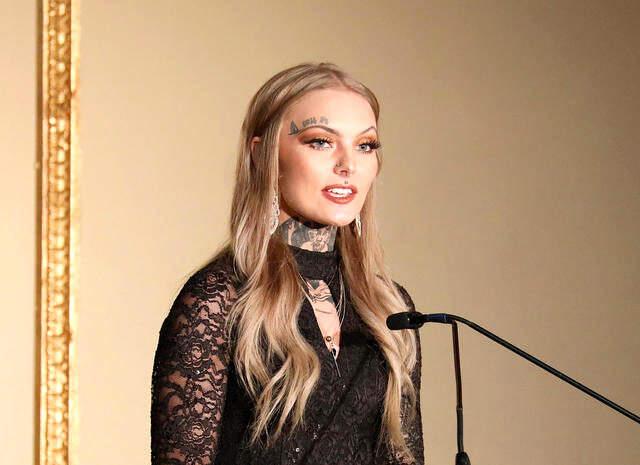 Yaşadığı tecavüzden dolayı çocuk sahibi olamayacağını öğrenen model Daisy Coleman, canına kıydı Yaşadığı tecavüzden dolayı çocuk sahibi olamayacağını öğrenen model Daisy Coleman, canına kıydı