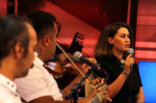 'Çırpınırdı Karadeniz' şarkısıyla bilinen Azerin: Dünya tarihinde yeni bir devir açıldı