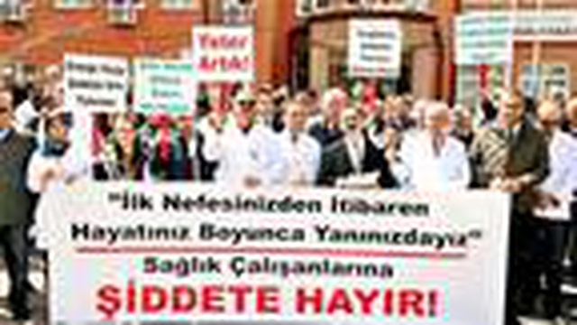 'İnsanlar salgının ilerlemesini kendilerine değil de sağlık çalışanlarına bağlamaya başladı!'